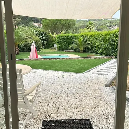 Meuble 2p 40 M2 Dans Avec Piscine A Vallauris, 4 Km De La