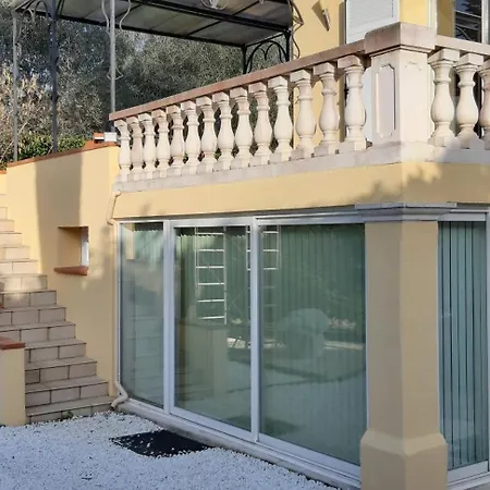 Meuble 2p 40 M2 Dans Avec Piscine A Vallauris, 4 Km De La *