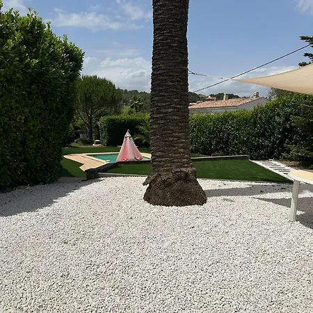 شقة Meuble 2p 40 M2 Dans Avec Piscine A Vallauris, 4 Km De La فالوريس